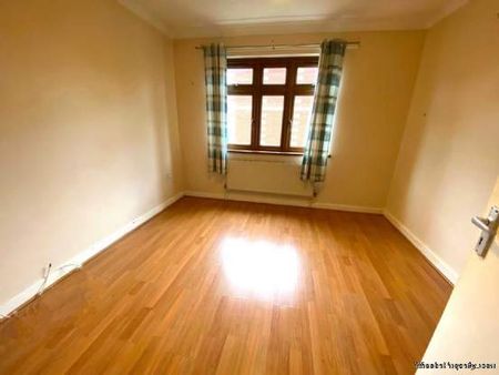 2 bedroom property to rent in London - Photo 2