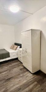 1 bedroom in a flat share to rent - Photo 3