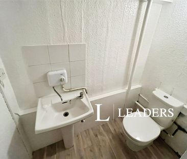 studio to rent The Drive, Hove, East Sussex, BN3 - Photo 6