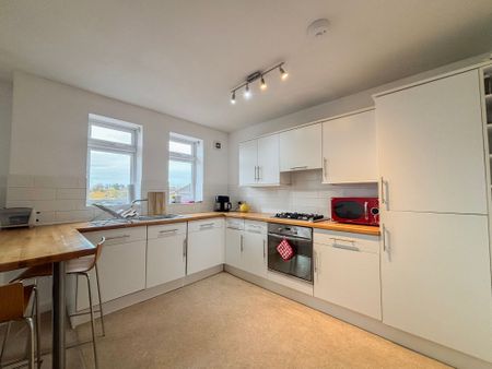 2 bed flat to rent in The Blundells, Goodway House The Blundells, CV8 - Photo 3