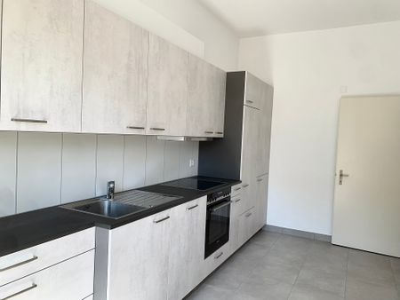 Appartement rénové de 2.5 pièces au rez-de-chaussée - Photo 2