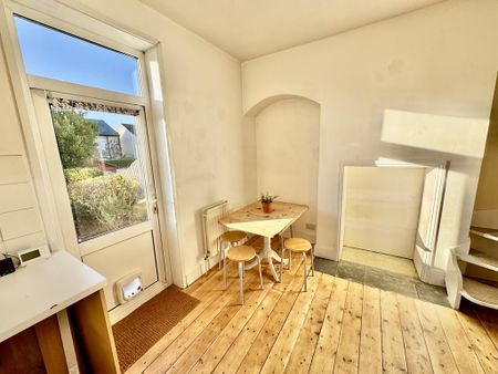 2 bedroom end of terrace house to rent - Photo 4