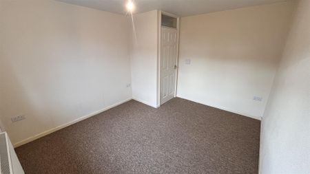 Offa, Chirk, Wrexham - Photo 5