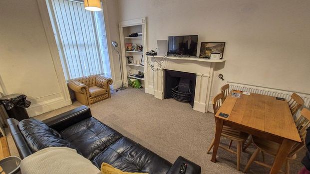 3 bedroom flat to rent - Photo 1