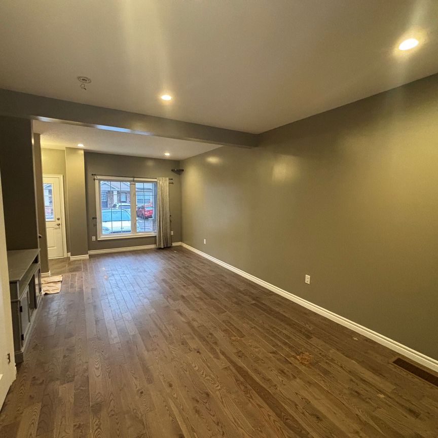 For Lease - 3320 Meadowgate Boulevard Unit# 70, London South, Ontario - Photo 1