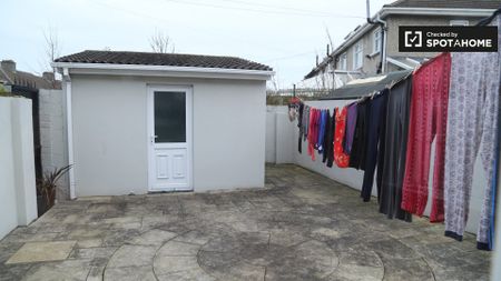 Room in 4-bedroom apartment in North Central Area, Dublin - Photo 5