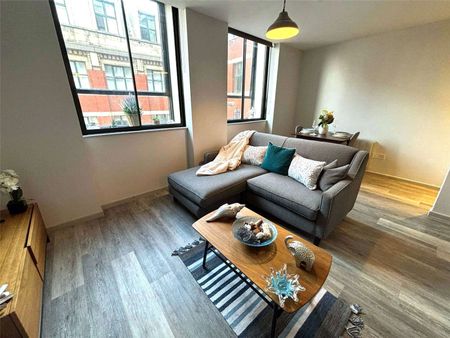 AVAILABLE NOW! Stunning Fully Furnished Studio Apartment at the Uncle Development, located in a prime M1 location. - Photo 2