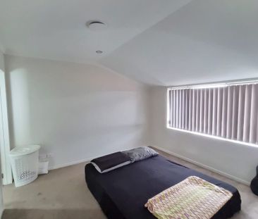 5 bedrooms Modern family home in Papatoetoe - Photo 5