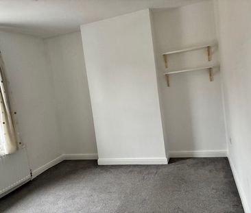 2 Bedroom House with en-suite & *Close to Nuneaton town centre* - Photo 3