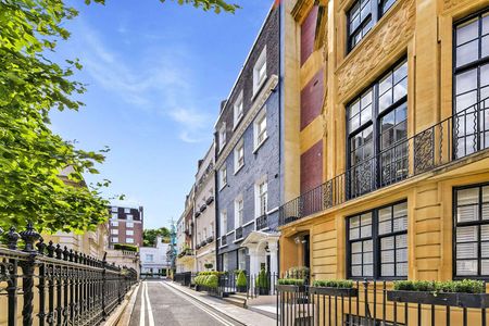 Well presented studio situated in a Grade II Listed Georgian building in the heart of Mayfair - Photo 4