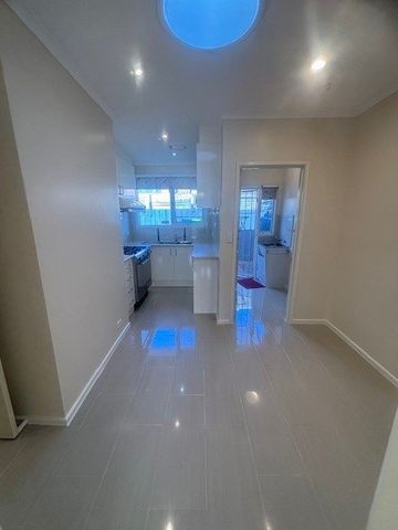 2/71 Medway Street, Box Hill - Photo 3