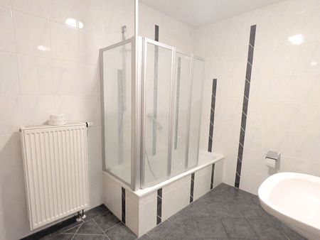 Saarburg: Helle & frisch renovierte 2,5-Zimmer-Wohnung mit Balkon – 79 m² Wohnkomfort. - Photo 3