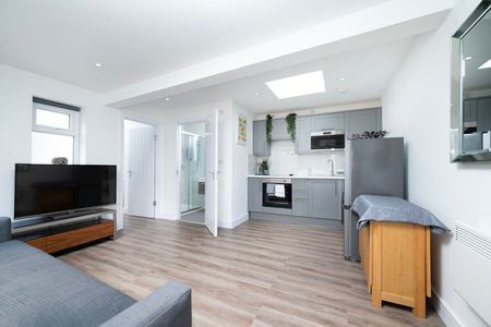 Great Cambridge Road - Photo 5