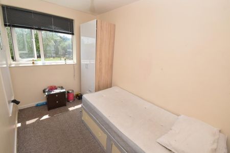 4 bedroom apartment to rent - Photo 2