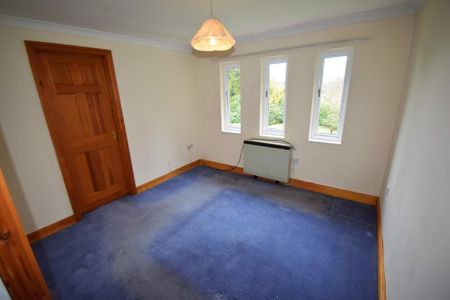 3 bedroom flat to rent - Photo 2