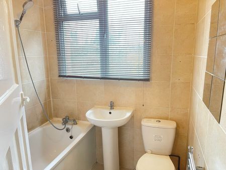 4 Bed Terraced House, Oakdale Road, N4 - Photo 2