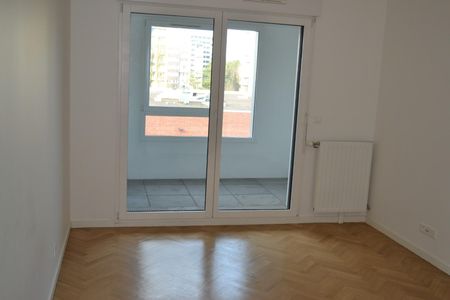 location Appartement T2 DE 51.1m² À VELIZY-VILLACOUBLAY - Photo 2