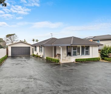 Air-Conditioned Renovated Three-Bedroom Family Home with Electric C... - Photo 1