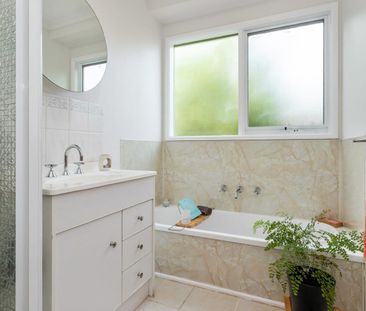 Charming Weatherboard Home in a Sought-After Croydon Location! - Photo 5