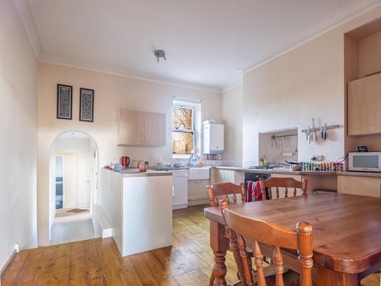 2 bedroom flat to rent - Photo 1