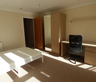 4 bedroom House To Let - Photo 5