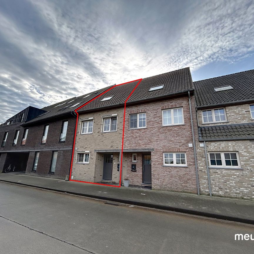 Ruime gezinswoning met garage - Photo 1