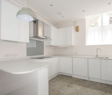 2 bedroom mews to rent - Photo 4