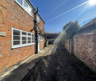 Chapel Cottages, The Street, Wickhambreaux, Canterbury - Photo 1