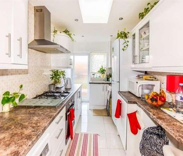 Bond Road, Mitcham, CR4 - Photo 3