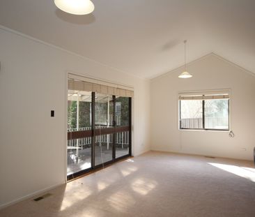 18 Feakes Place, Campbell ACT 2612 - House For Rent | Domain - Photo 4