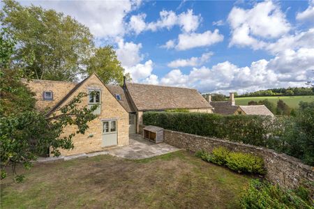 Charming three bedroom cottage in the desirable village of Winson. - Photo 4