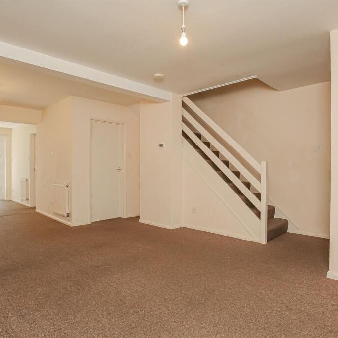 3 bedroom end of terrace house to rent - Photo 1
