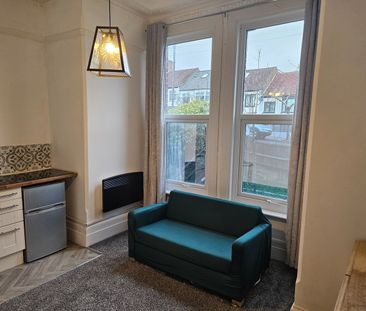 1 Bed Flat, Canham Road, SE25 - Photo 3