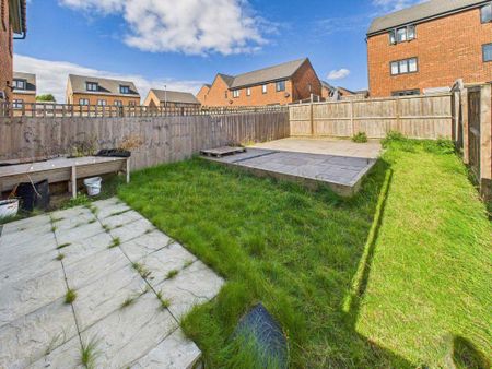 3 bedroom semi-detached house to rent - Photo 2