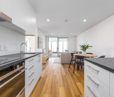 Luxuriously Furnished Two-Bedroom Apartment for Rent - Photo 4