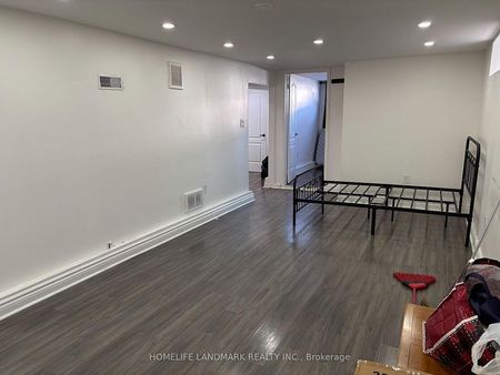 For Lease - 8 Ronaldshay Avenue, Hamilton, Ontario - Photo 4