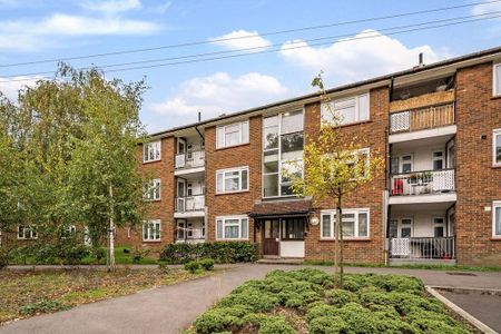 3 bedroom flat to rent - Photo 2