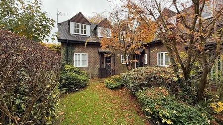 Hillier Road, Guildford - 2 bedrooms Property for lettings - Seymours - Photo 2