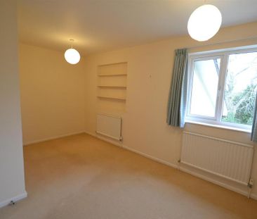 4 bedroom detached house to rent - Photo 2