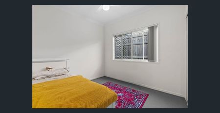 Spacious Contemporary Home - Photo 5