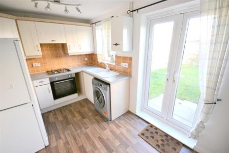 2 bedroom semi-detached house to rent - Photo 5