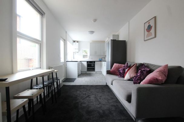 1 bedroom in a house share to rent - Photo 1