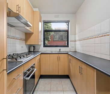 Quiet and Convenient One-Bedroom Apartment in Prime Location - Photo 2
