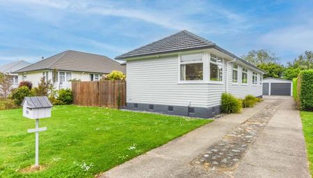 23 North Road, The Wood - Photo 2