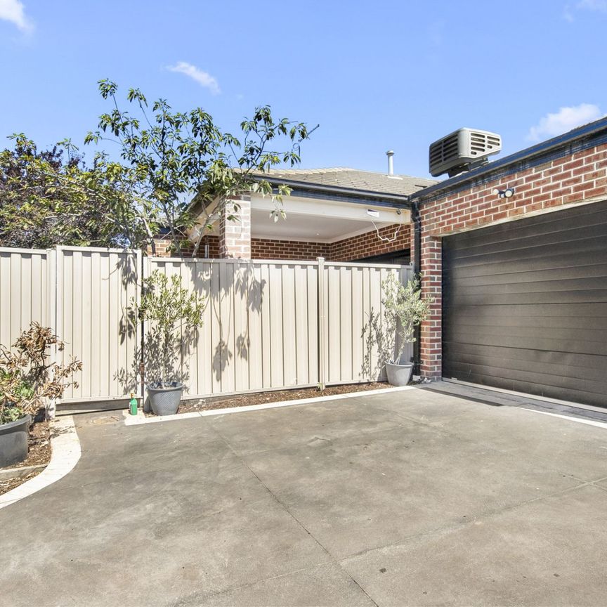 Modern spacious three bedroom, two bathroom residence in quiet location - Photo 1