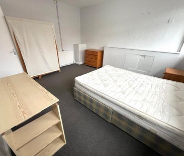 4 bedroom terraced house to rent - Photo 3