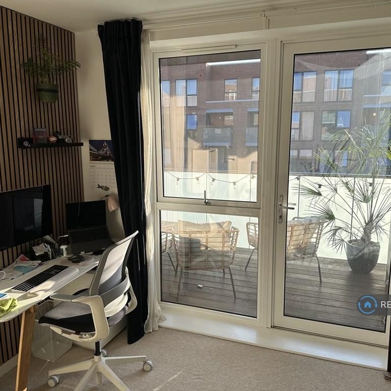 3 bedroom flat to rent - Photo 1