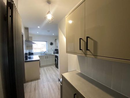 1 bedroom in a house share to rent - Photo 5