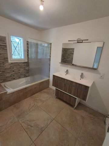 Location Maison 5 pièces 132m² NIMES 30900 - Photo 5