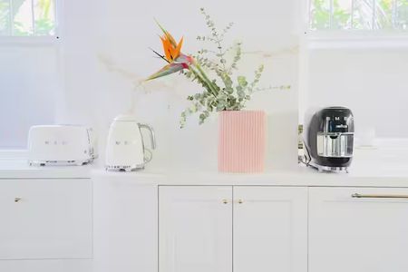 Fully Furnished Sun lit Bondi Apartment - Photo 2